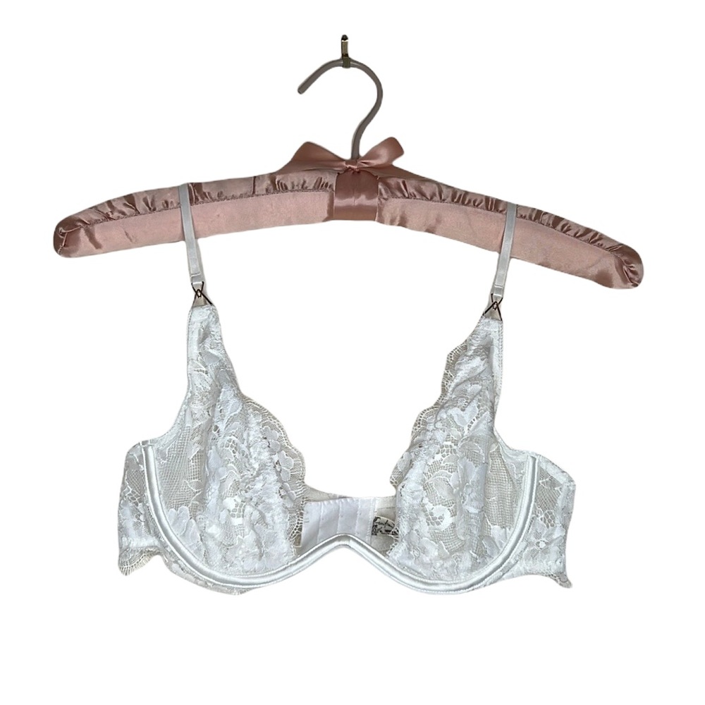 White lacy underwire bra 34B